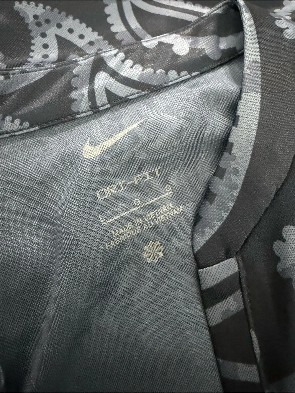 Nike Dri-Fit Women's Blue Paisley Sleeveless Top